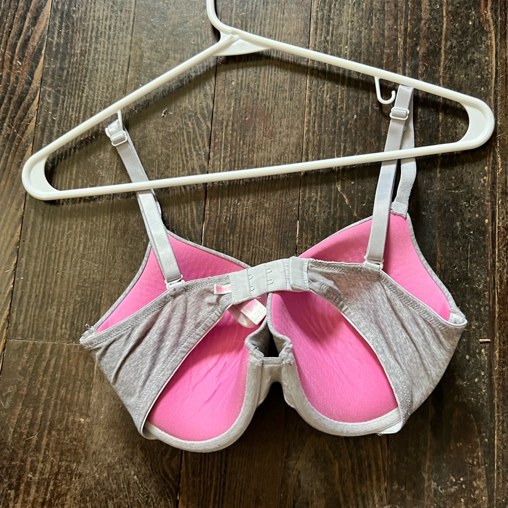 Pink bra - Picture 2 of 3
